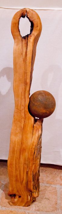 Skulptur mit gerosteter Kugel